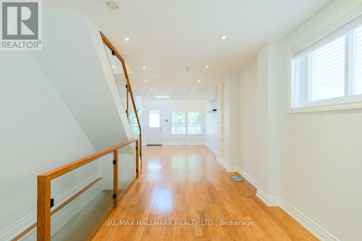 527 Craven Road, Toronto, Ontario  M4L 2Z6 - Photo 13 - E13555552