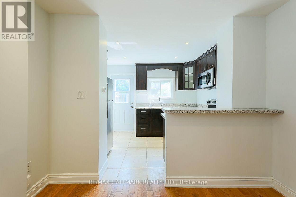 527 Craven Road, Toronto, Ontario  M4L 2Z6 - Photo 14 - E13555552