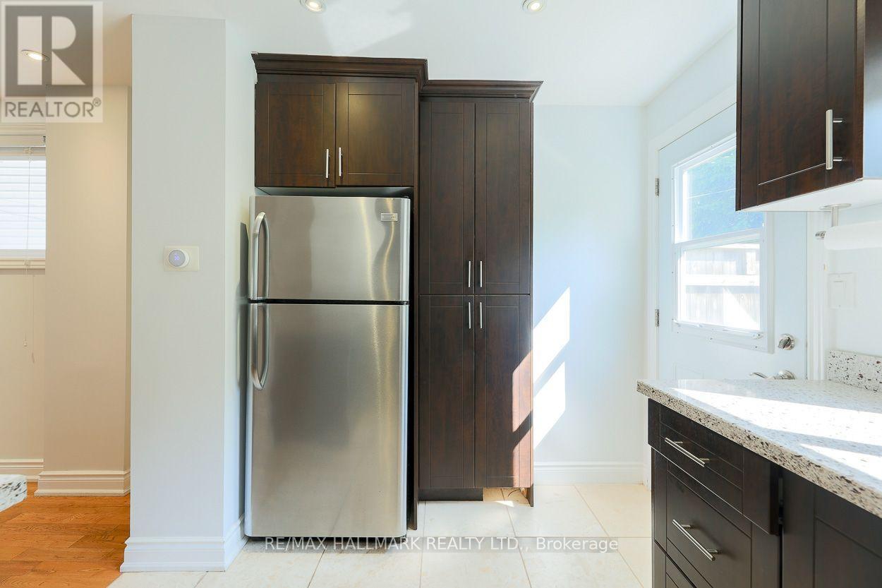 527 Craven Road, Toronto, Ontario  M4L 2Z6 - Photo 17 - E13555552