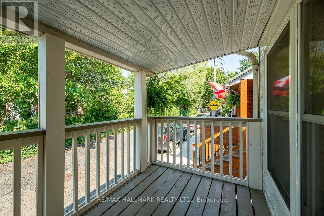 527 Craven Road, Toronto, Ontario  M4L 2Z6 - Photo 2 - E13555552
