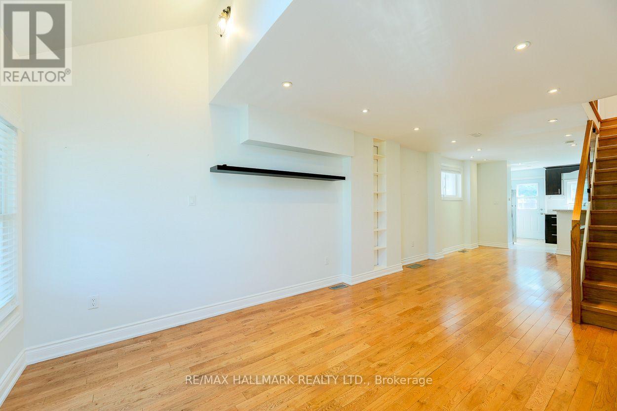 527 Craven Road, Toronto, Ontario  M4L 2Z6 - Photo 7 - E13555552