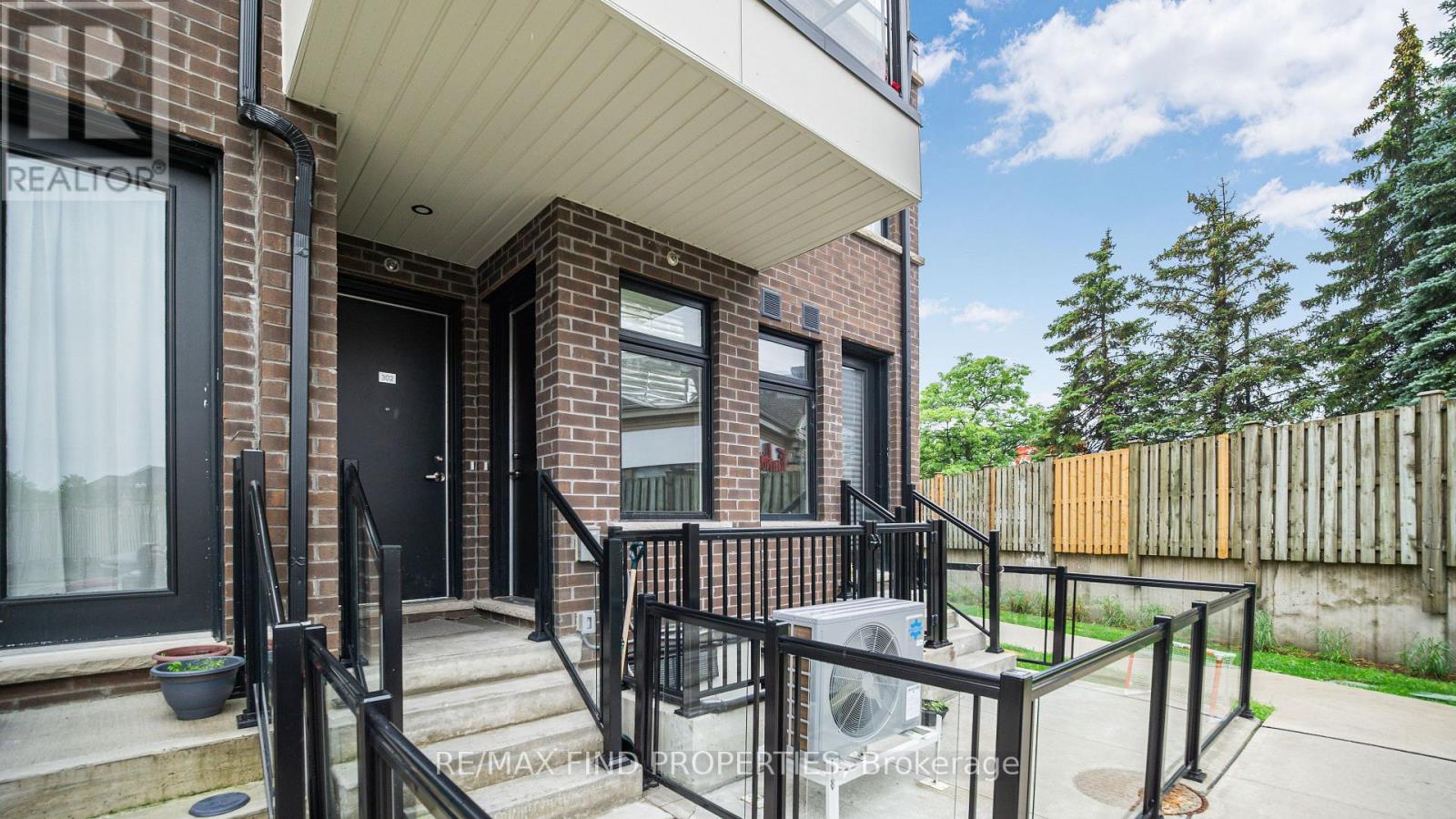 301 - 755 Omega Drive, Pickering, Ontario  L1V 0H1 - Photo 2 - E13555752