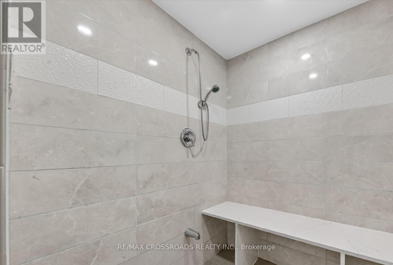 5 Thelma Drive, Whitby, Ontario  L1P 0N3 - Photo 5 - E13555788
