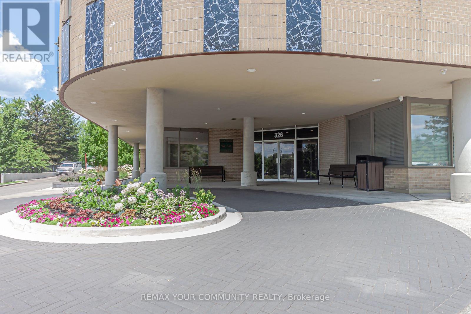 301 - 326 Major Mackenzie Drive E, Richmond Hill (Crosby), Ontario  L4C 8T4 - Photo 2 - N13555656