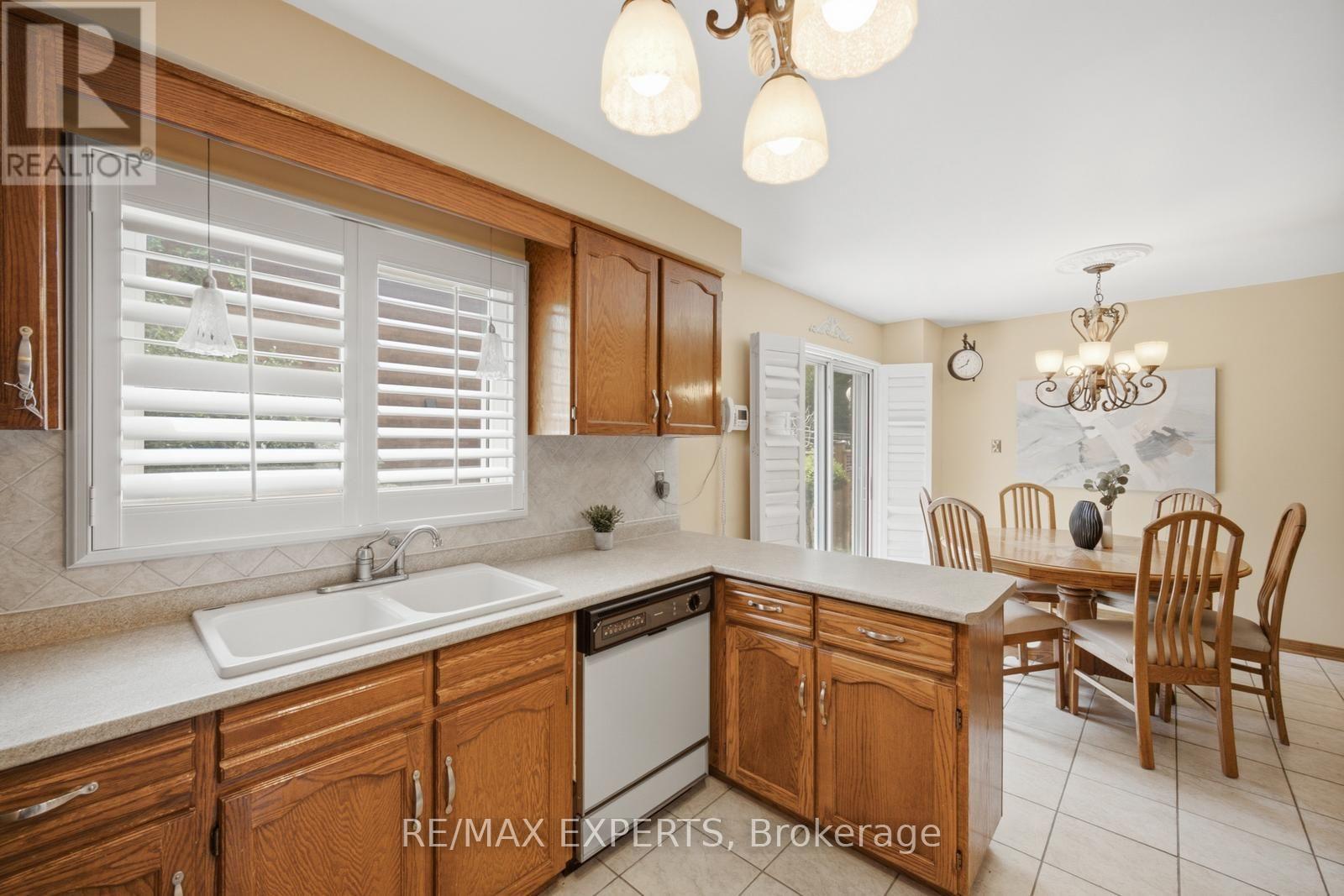 221 Judith Avenue, Vaughan (Brownridge), Ontario  L4J 7E3 - Photo 18 - N13555802