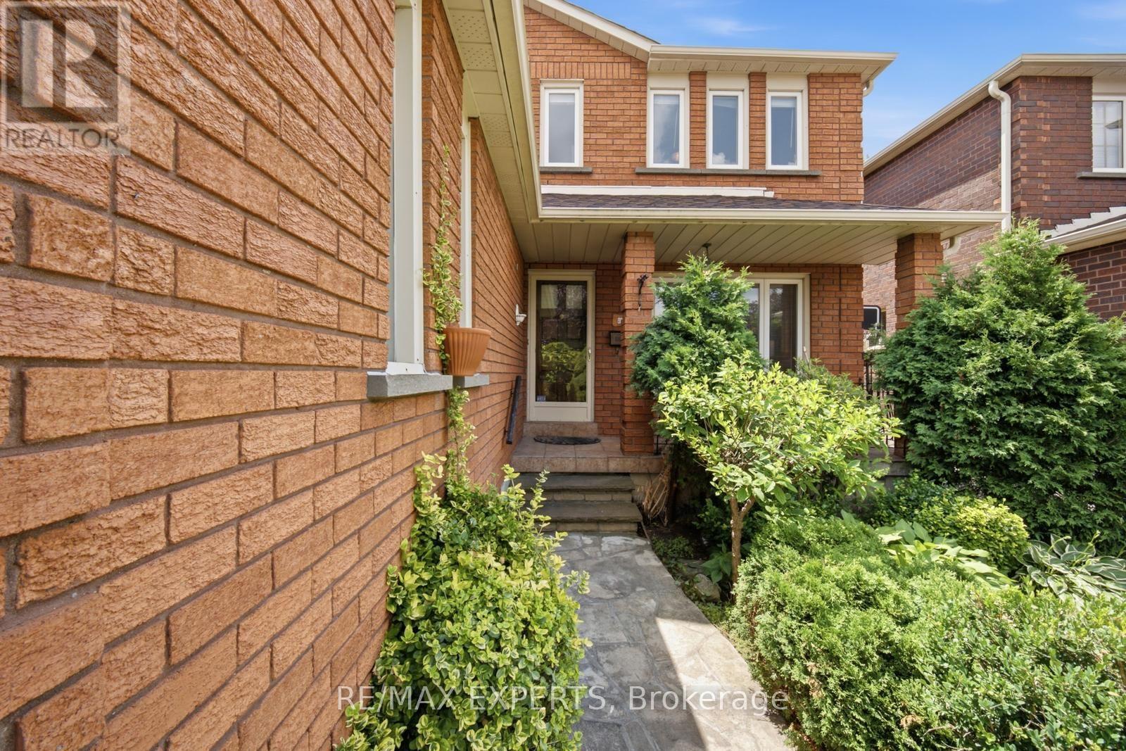 221 Judith Avenue, Vaughan (Brownridge), Ontario  L4J 7E3 - Photo 2 - N13555802