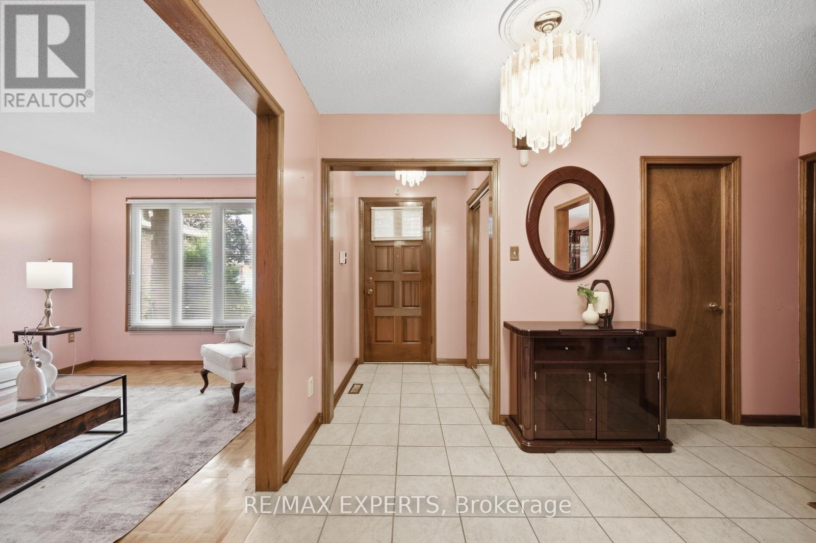 221 Judith Avenue, Vaughan (Brownridge), Ontario  L4J 7E3 - Photo 3 - N13555802