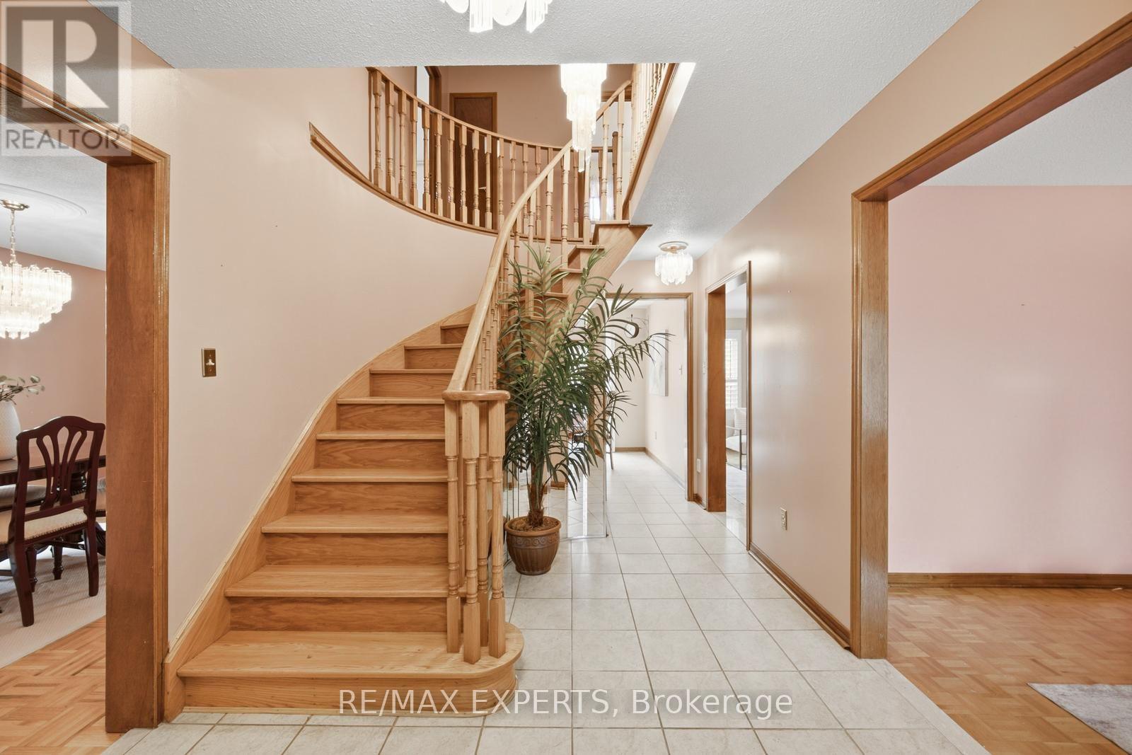 221 Judith Avenue, Vaughan (Brownridge), Ontario  L4J 7E3 - Photo 5 - N13555802