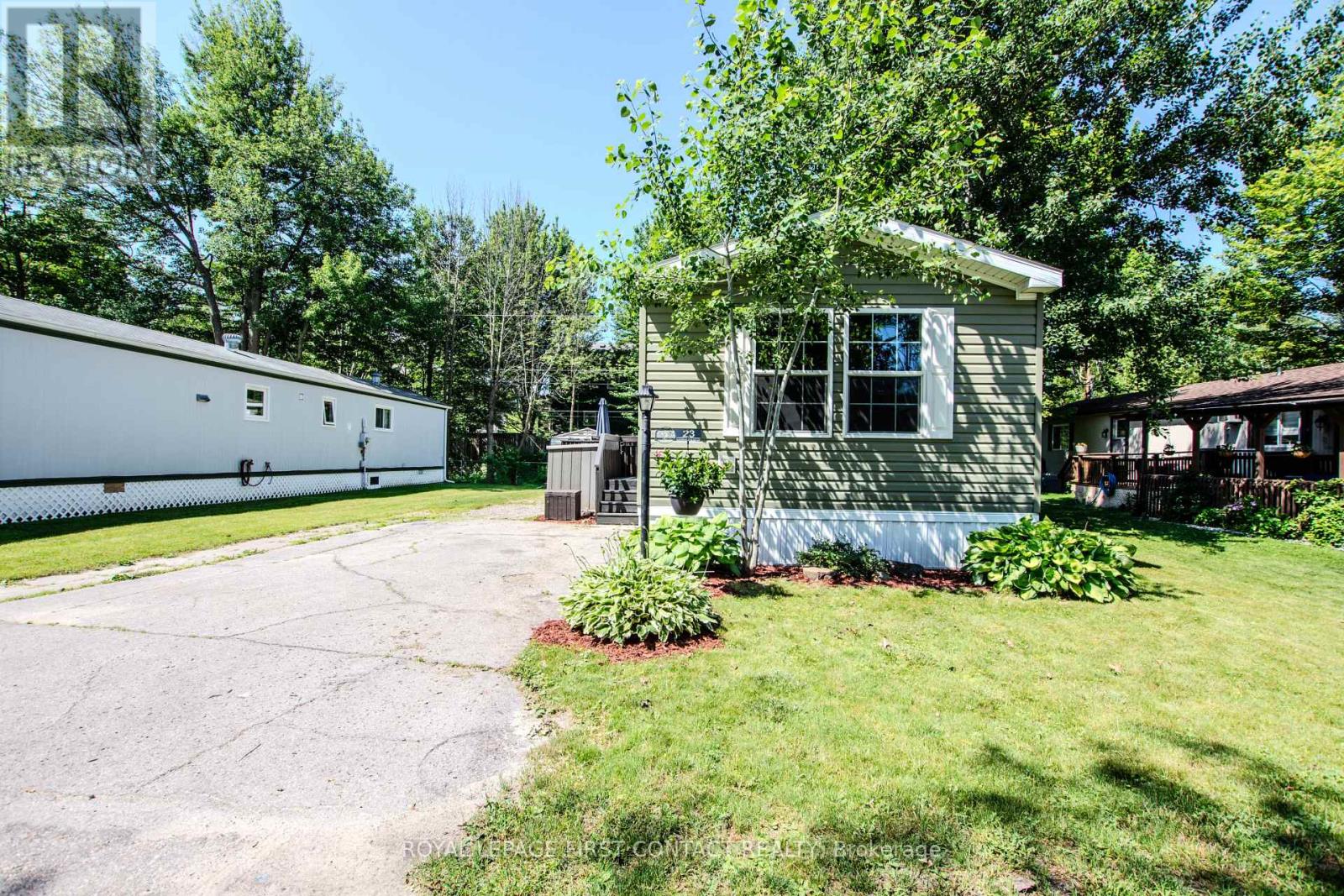 23 Georgian Glen Drive, Wasaga Beach, Ontario  L9Z 1K8 - Photo 3 - S13555682