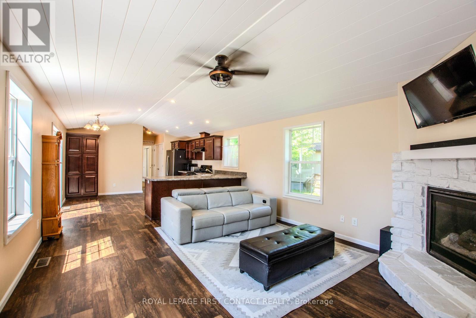 23 Georgian Glen Drive, Wasaga Beach, Ontario  L9Z 1K8 - Photo 4 - S13555682