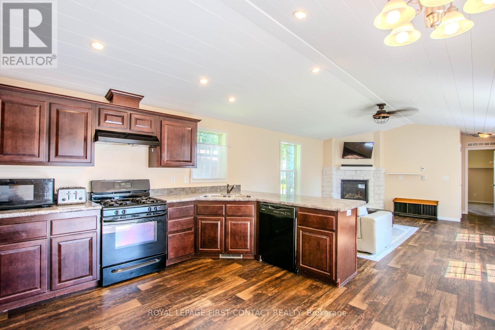 23 Georgian Glen Drive, Wasaga Beach, Ontario  L9Z 1K8 - Photo 7 - S13555682