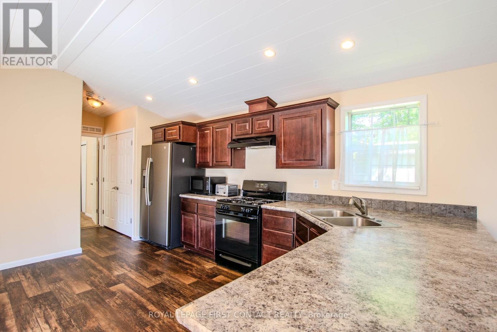 23 Georgian Glen Drive, Wasaga Beach, Ontario  L9Z 1K8 - Photo 8 - S13555682