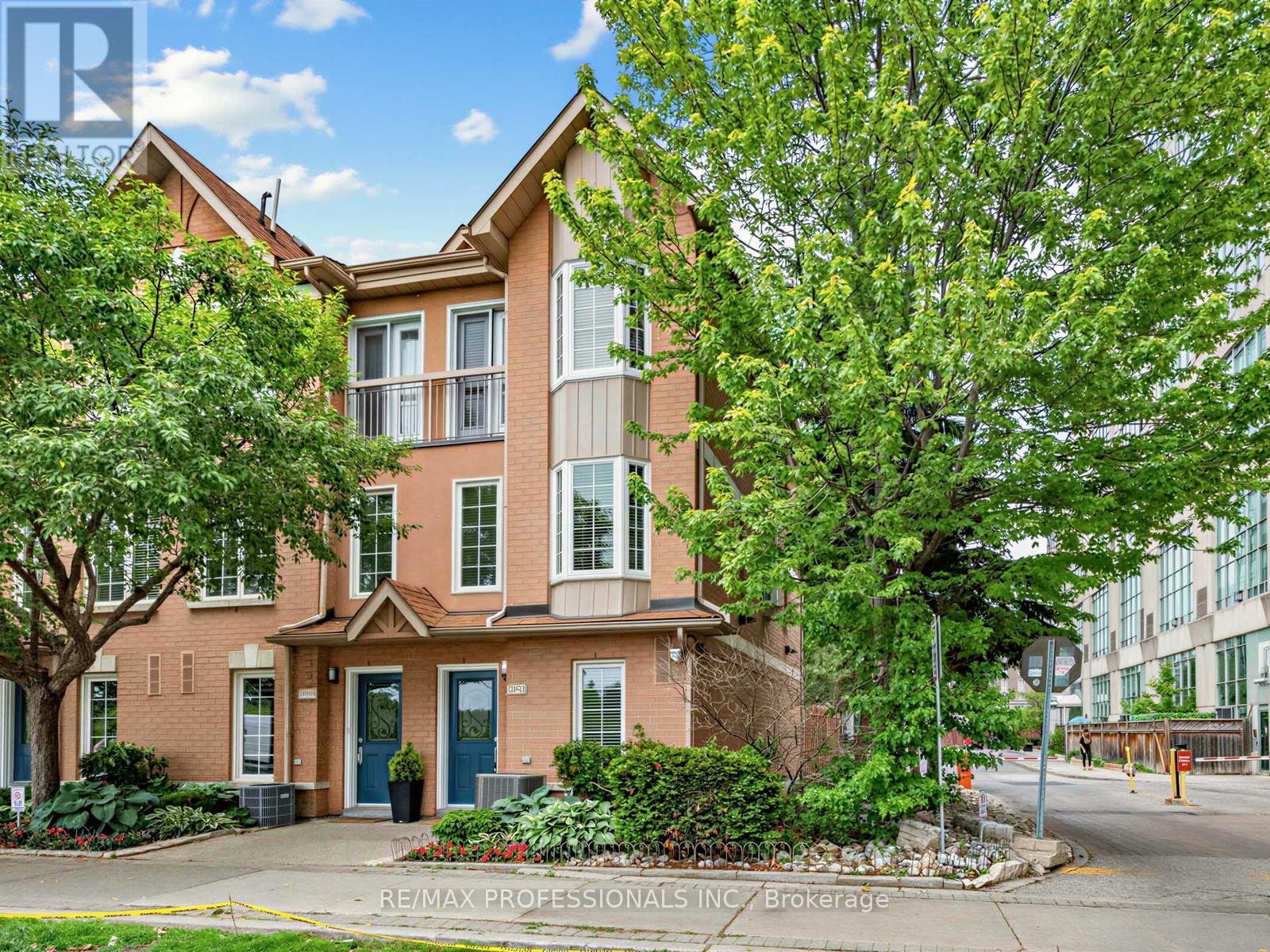 32 - 220 Manitoba Street, Toronto, Ontario  M8Y 4G7 - Photo 2 - W13555818