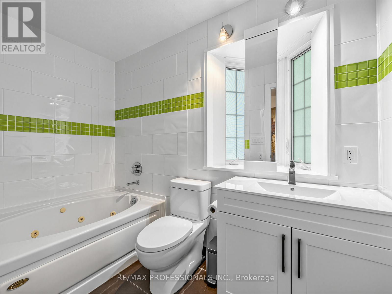 32 - 220 Manitoba Street, Toronto, Ontario  M8Y 4G7 - Photo 37 - W13555818