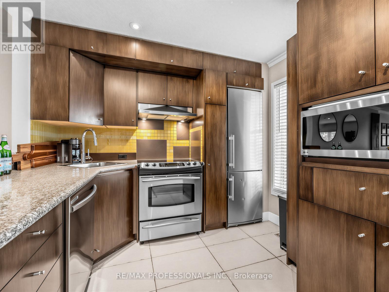 32 - 220 Manitoba Street, Toronto, Ontario  M8Y 4G7 - Photo 6 - W13555818