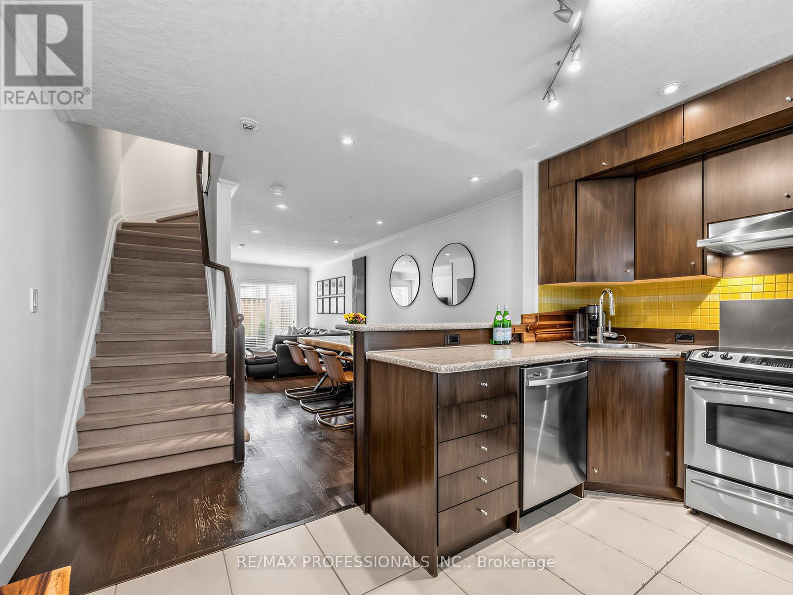 32 - 220 Manitoba Street, Toronto, Ontario  M8Y 4G7 - Photo 7 - W13555818