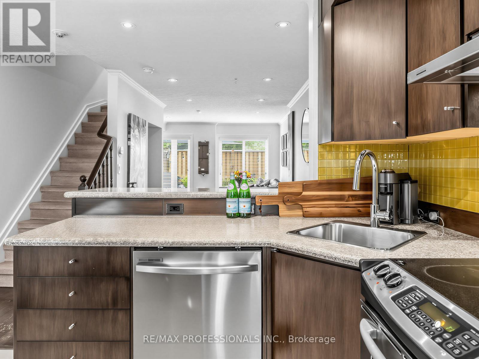 32 - 220 Manitoba Street, Toronto, Ontario  M8Y 4G7 - Photo 8 - W13555818