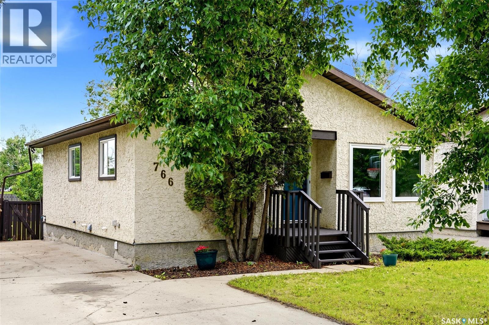 766 Hayworth Crescent N, Regina, Saskatchewan  S4X 1Y1 - Photo 1 - SK042221