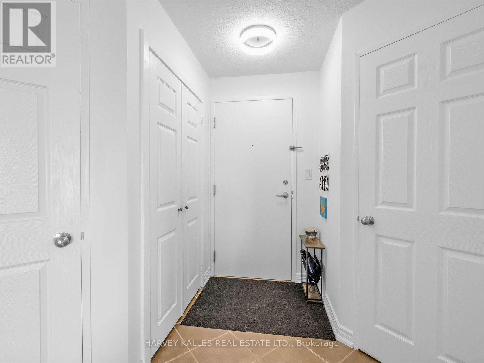 905 - 1369 Bloor Street W, Toronto, Ontario  M6P 4J4 - Photo 1 - C13555930