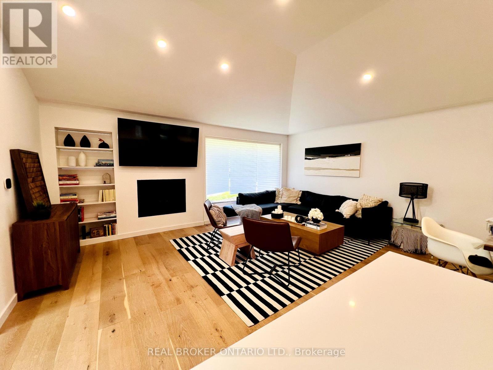 51 Castlemere Crescent, Toronto, Ontario  M1W 1K4 - Photo 2 - E13555870