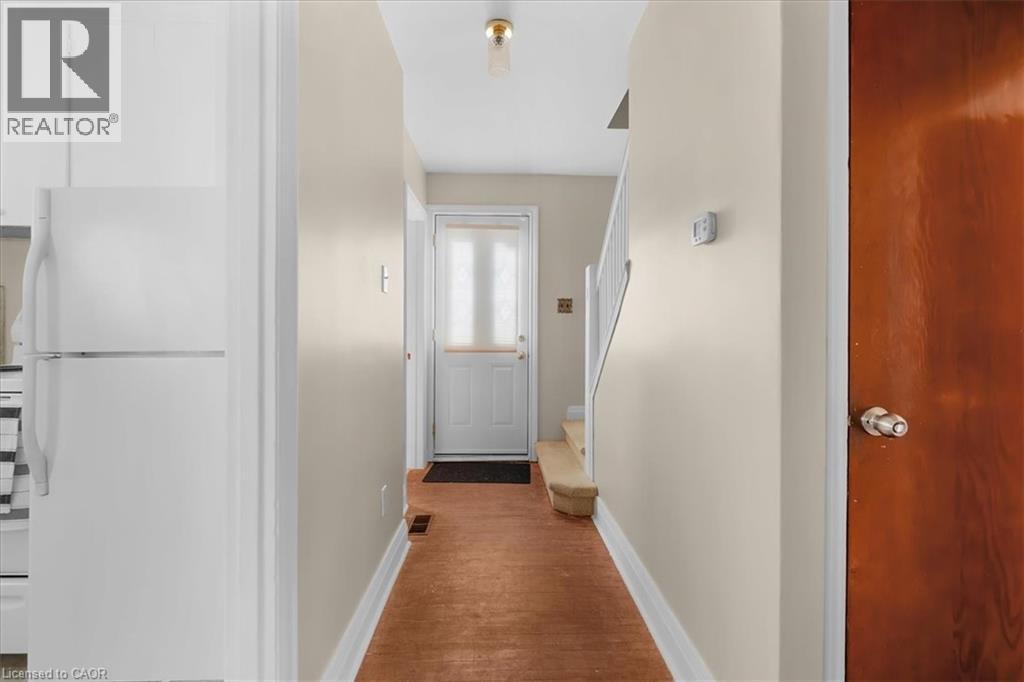 128 East 39th Street, Hamilton, Ontario  L8V 4H3 - Photo 4 - 40847495