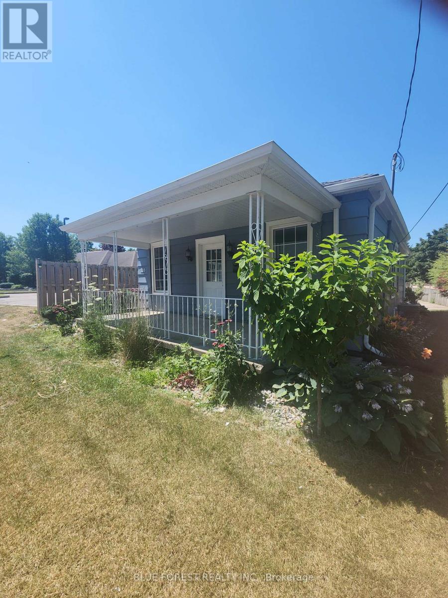 206 CARADOC STREET S, Strathroy-Caradoc (SW)