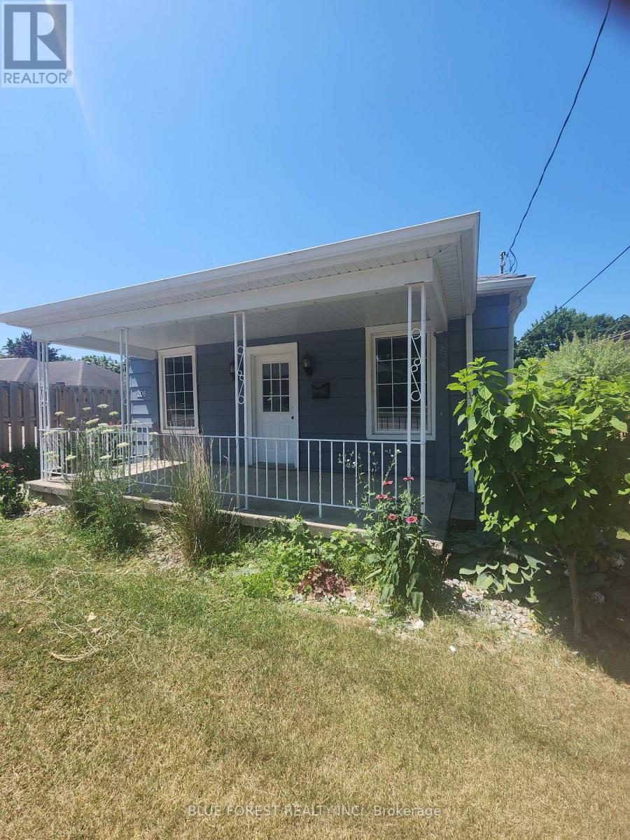 206 Caradoc Street S, Strathroy-Caradoc, Ontario  N7G 2P1 - Photo 2 - X13556272