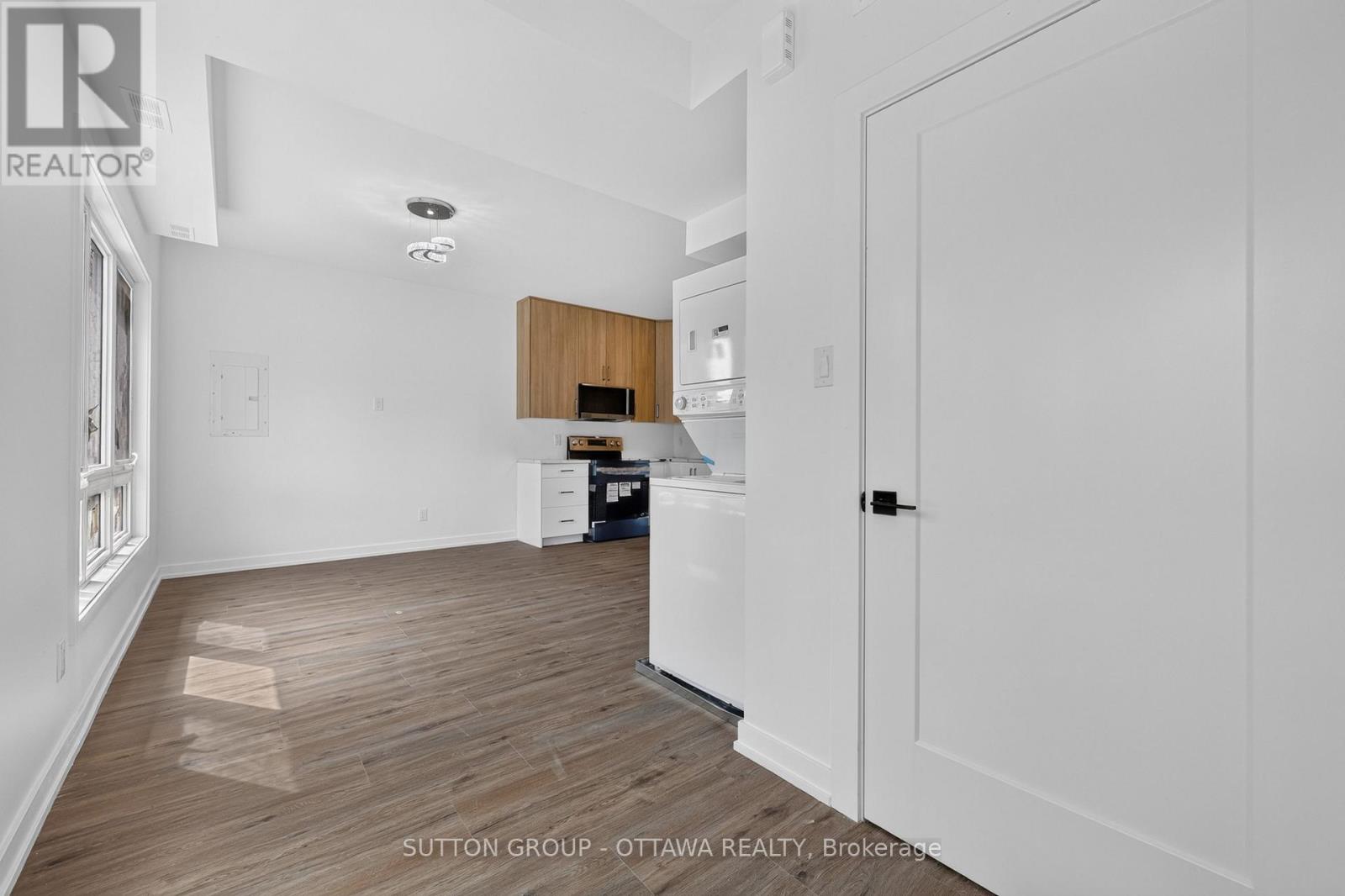 944 Woodroffe Avenue, Ottawa, Ontario  K2A 3R7 - Photo 3 - X13556210