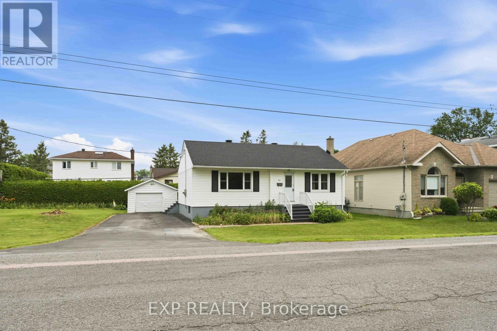 1613 Queensdale Avenue, Ottawa, Ontario  K1T 1J4 - Photo 2 - X13556216