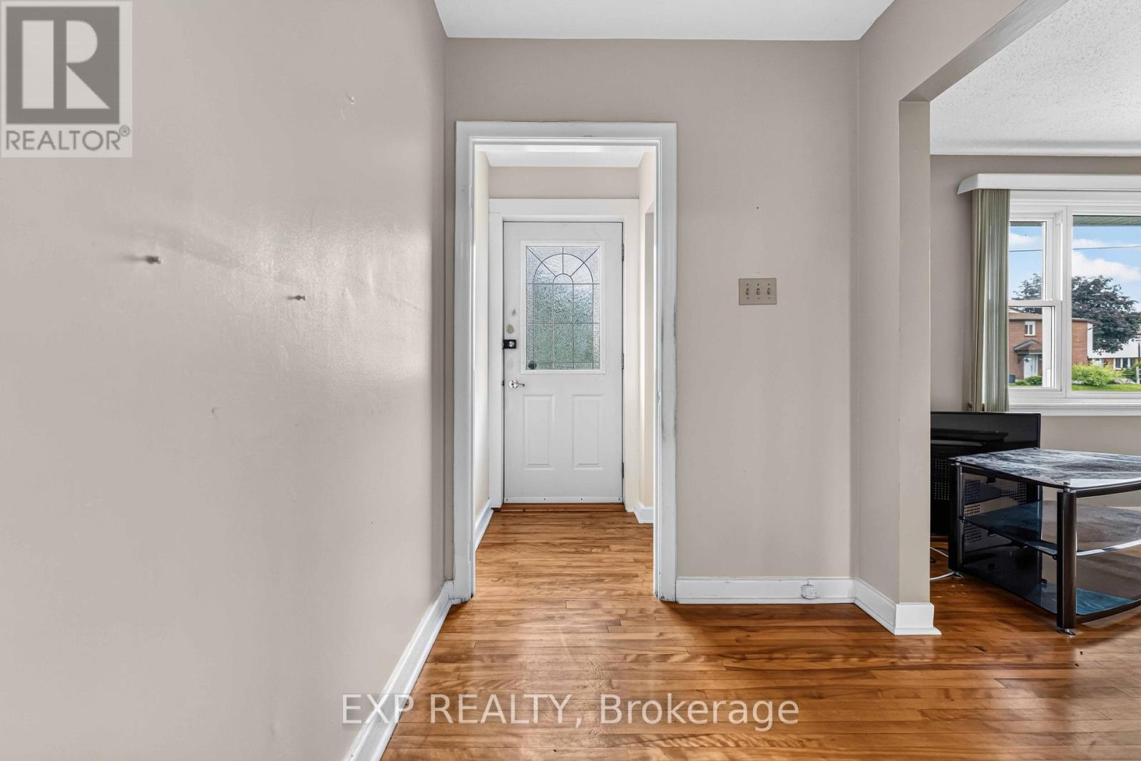1613 Queensdale Avenue, Ottawa, Ontario  K1T 1J4 - Photo 4 - X13556216