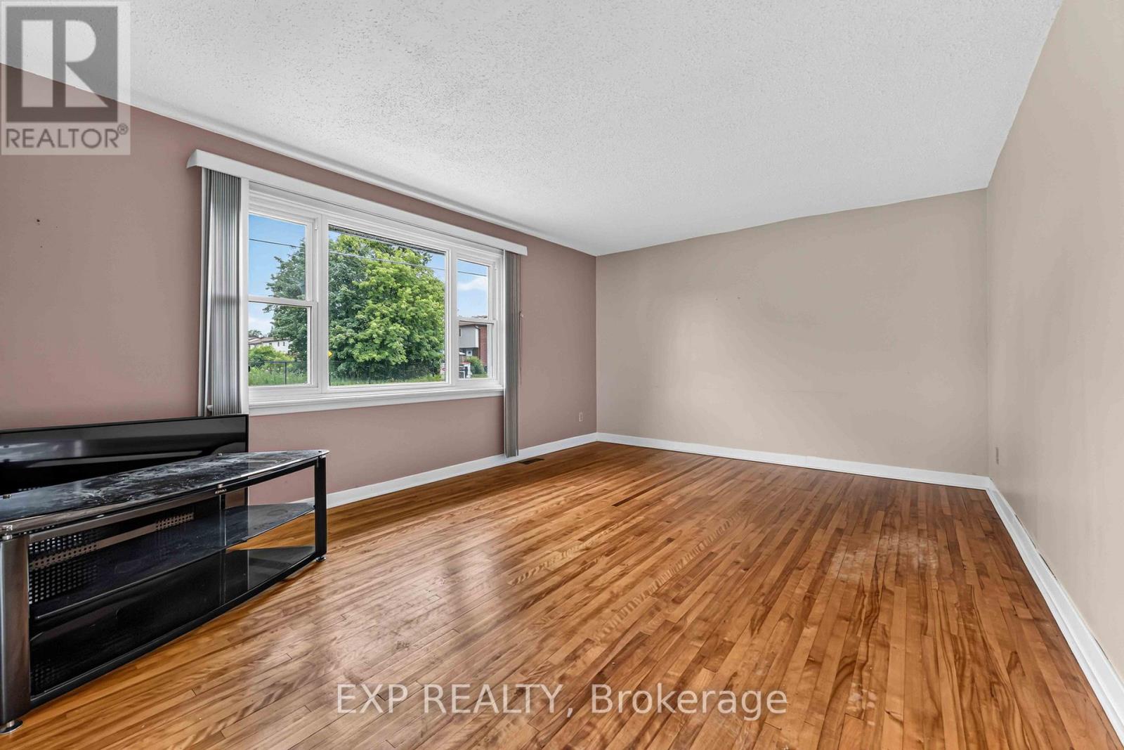 1613 Queensdale Avenue, Ottawa, Ontario  K1T 1J4 - Photo 6 - X13556216