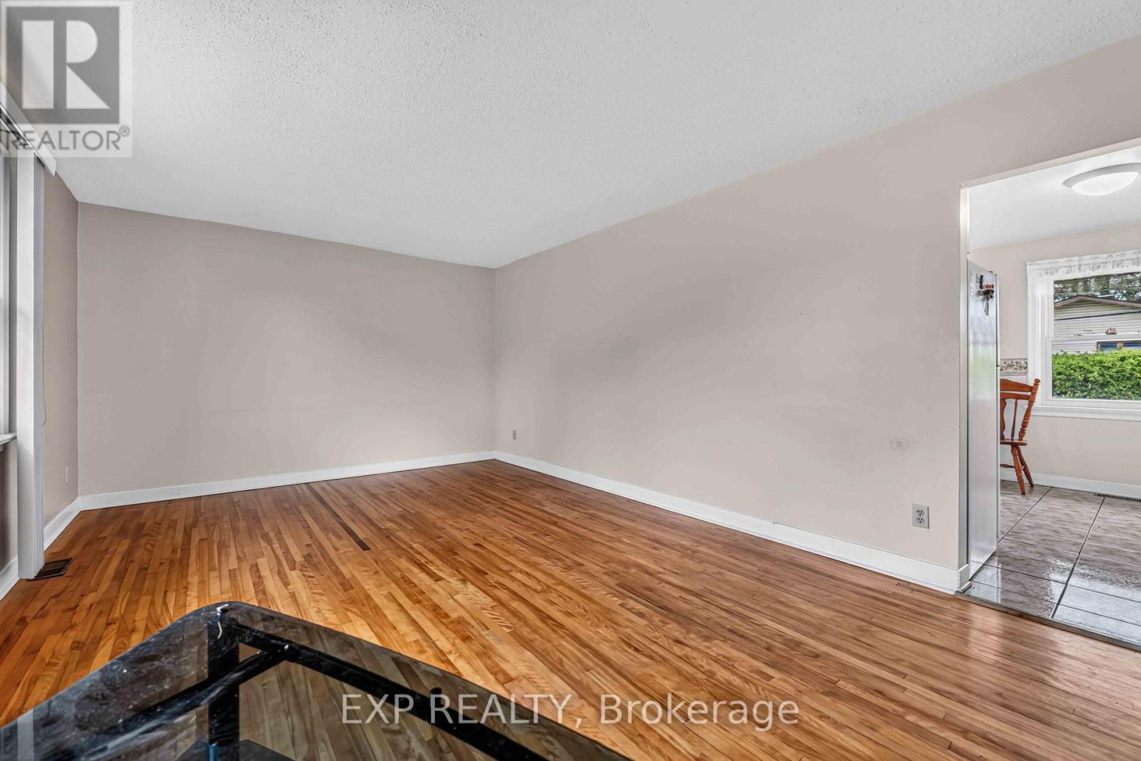 1613 Queensdale Avenue, Ottawa, Ontario  K1T 1J4 - Photo 7 - X13556216
