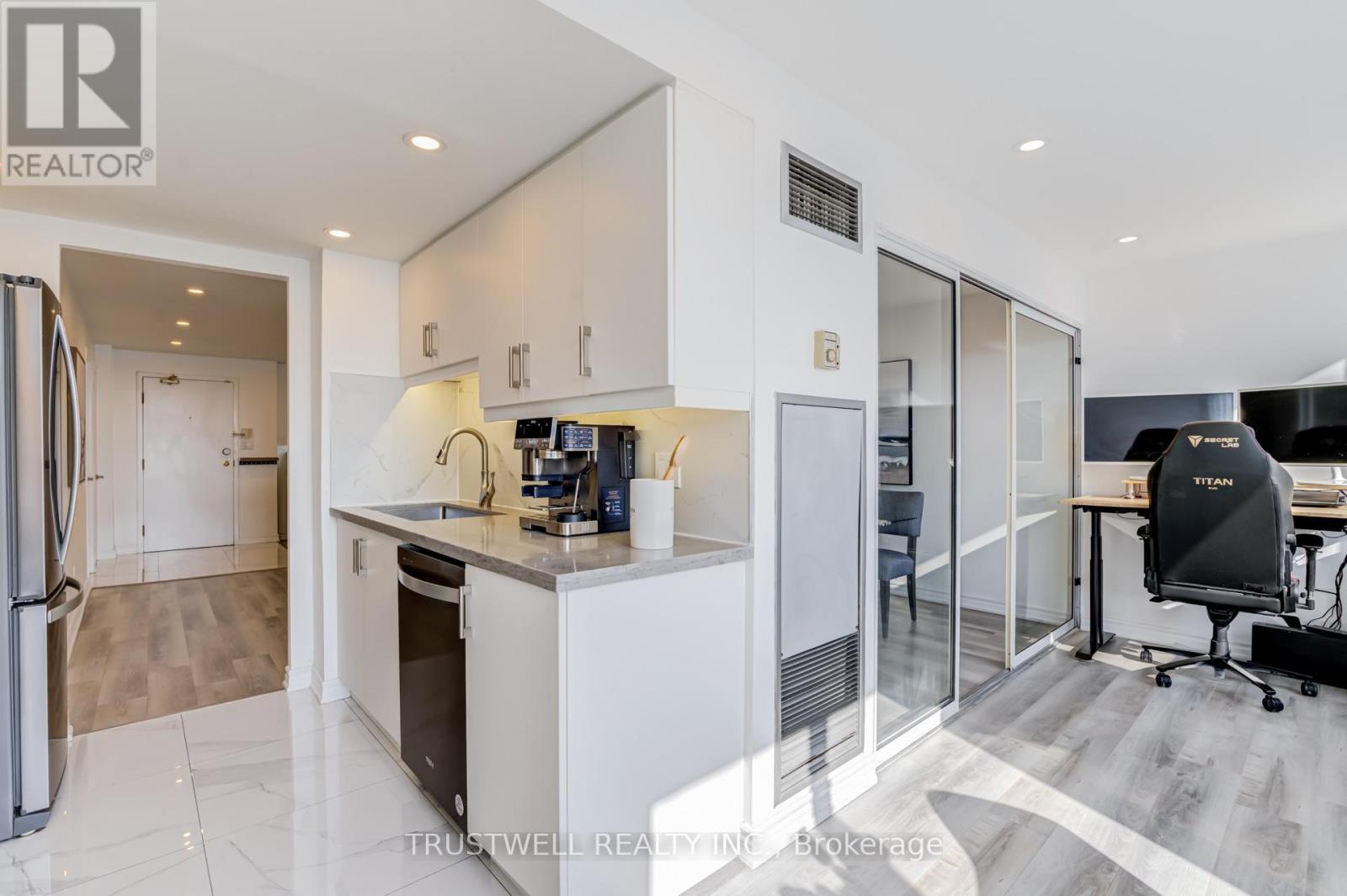 1705 - 80 Alton Towers Circle, Toronto, Ontario  M1V 5E8 - Photo 16 - E13556224