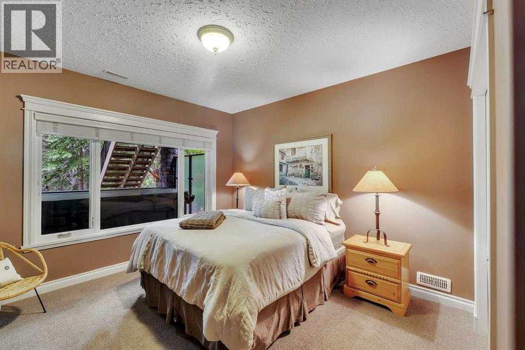 15 Discovery Valley Cove Sw, Calgary, Alberta  T3H 5H3 - Photo 39 - A2323166