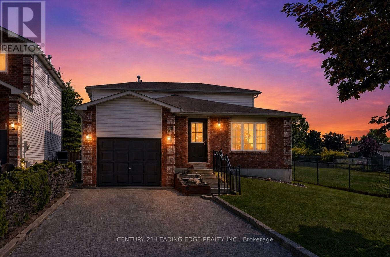 11 LOUGHEED ROAD, Barrie (Holly)