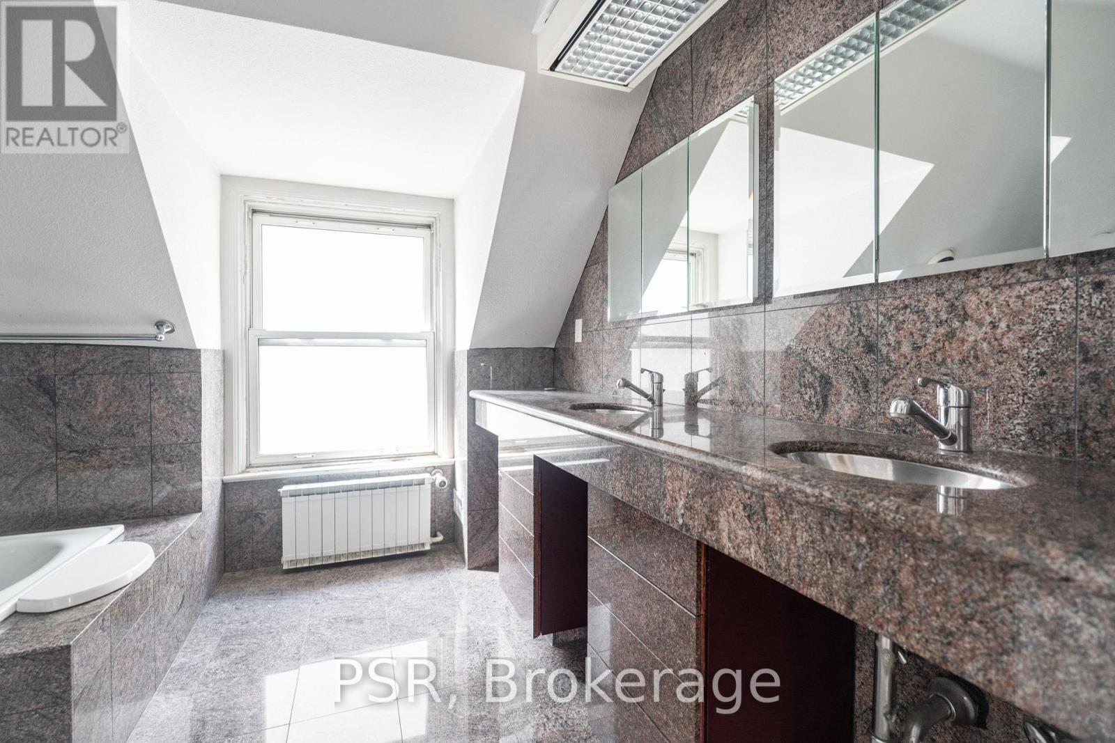 3rd Fl - 25 Coulson Avenue, Toronto, Ontario  M4V 1Y3 - Photo 3 - C12803410