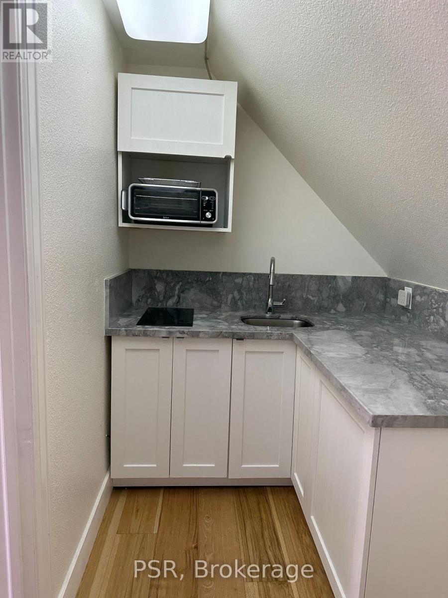 3rd Fl - 25 Coulson Avenue, Toronto, Ontario  M4V 1Y3 - Photo 5 - C12803410