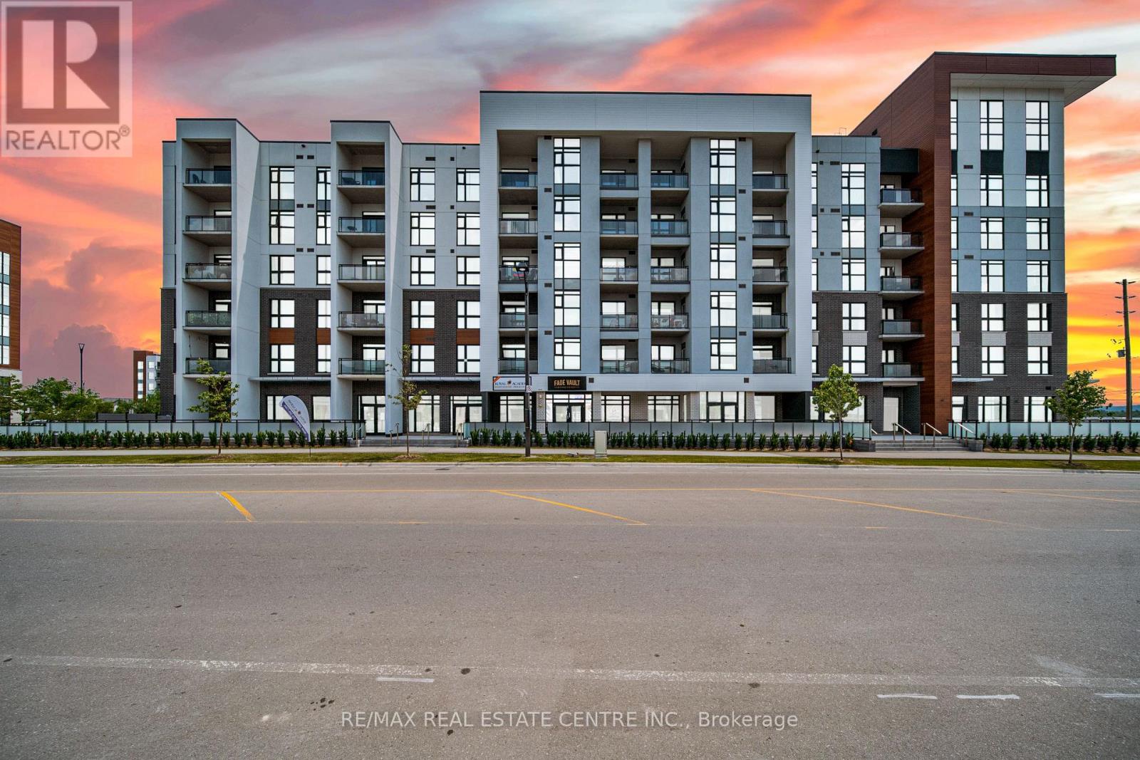 504 - 490 Gordon Krantz Avenue, Milton, Ontario L9E 1Z4 - Photo 2 - W13556182