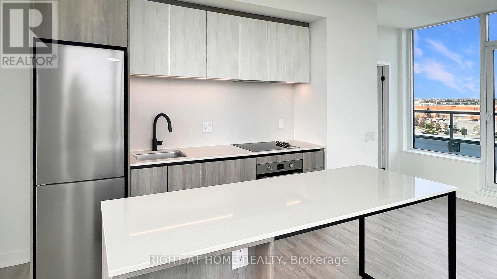 809 - 2495 Eglinton Avenue W, Mississauga, Ontario  L5M 2V8 - Photo 2 - W13556252