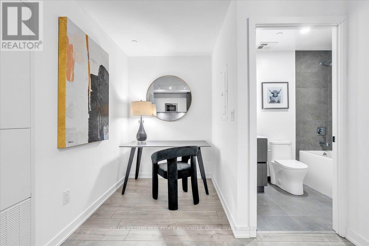 205 - 215 Lakeshore Road W, Mississauga, Ontario L5H 1G5 - Photo 10 - W13556316