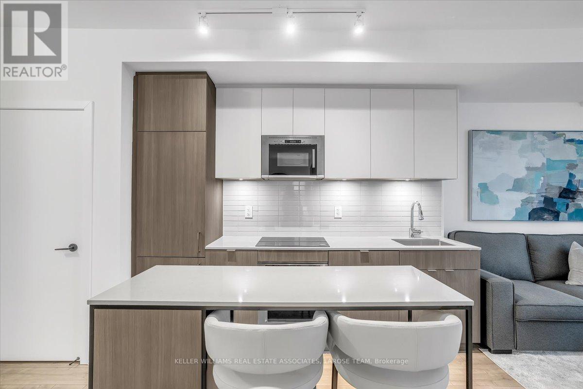 205 - 215 Lakeshore Road W, Mississauga, Ontario L5H 1G5 - Photo 14 - W13556316