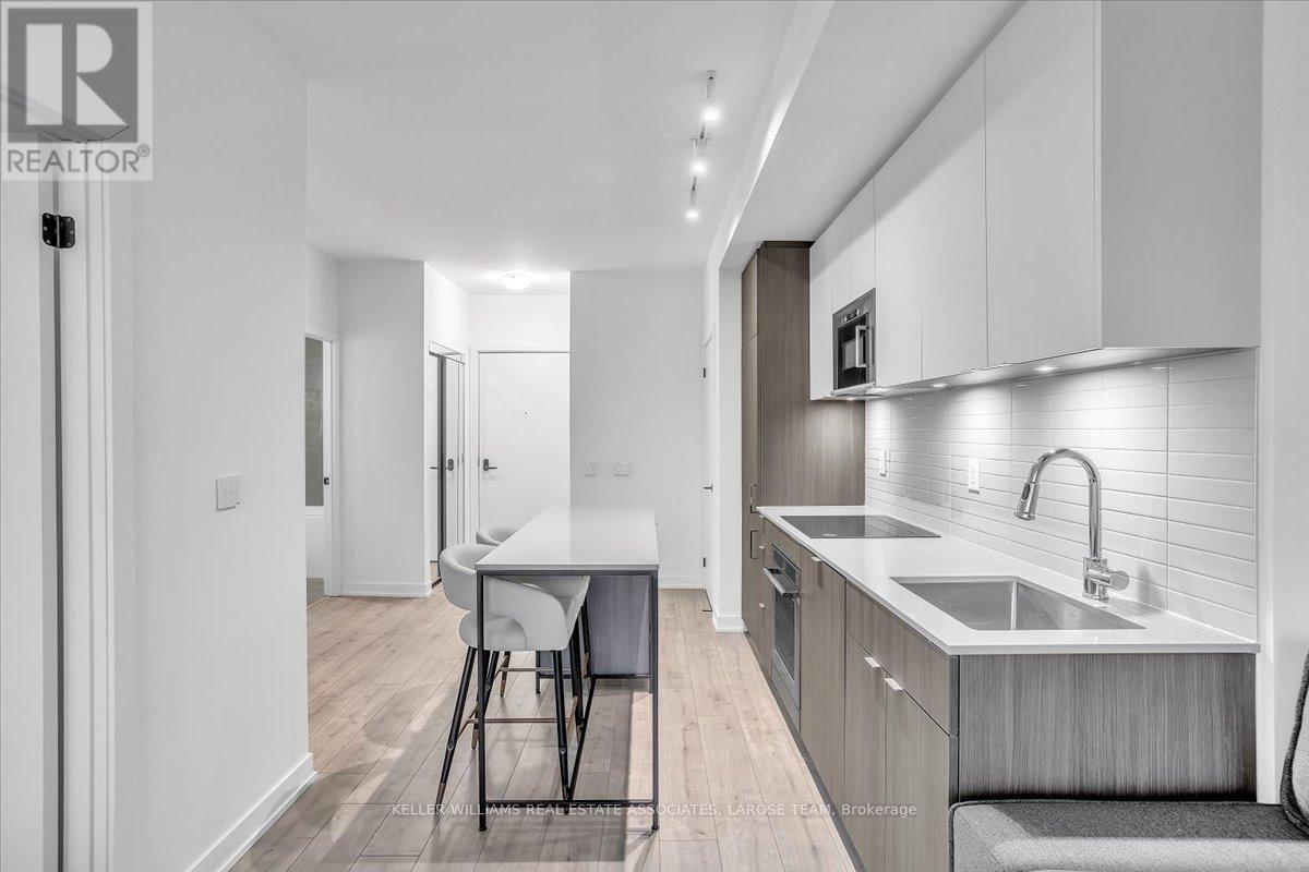 205 - 215 Lakeshore Road W, Mississauga, Ontario L5H 1G5 - Photo 15 - W13556316