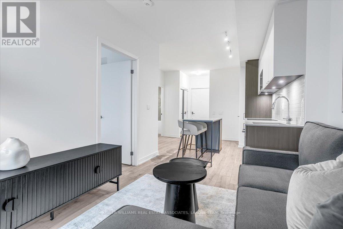 205 - 215 Lakeshore Road W, Mississauga, Ontario L5H 1G5 - Photo 5 - W13556316