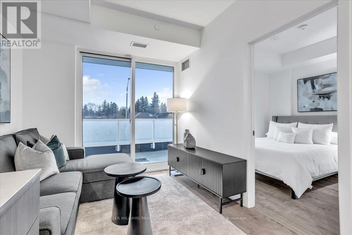 205 - 215 Lakeshore Road W, Mississauga, Ontario L5H 1G5 - Photo 6 - W13556316
