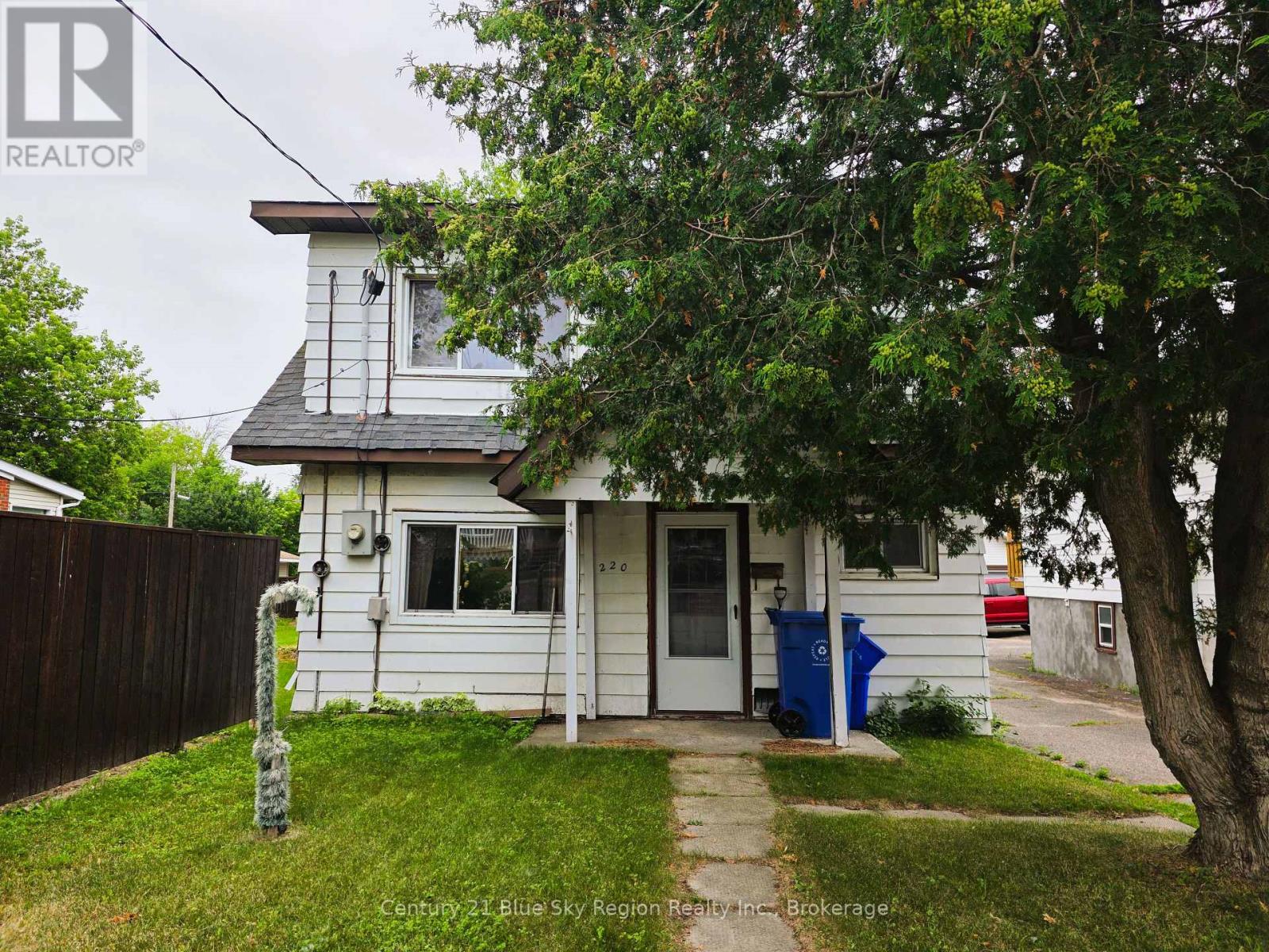 220 Chippewa Street W, North Bay, Ontario  P1B 6G2 - Photo 1 - X13556368