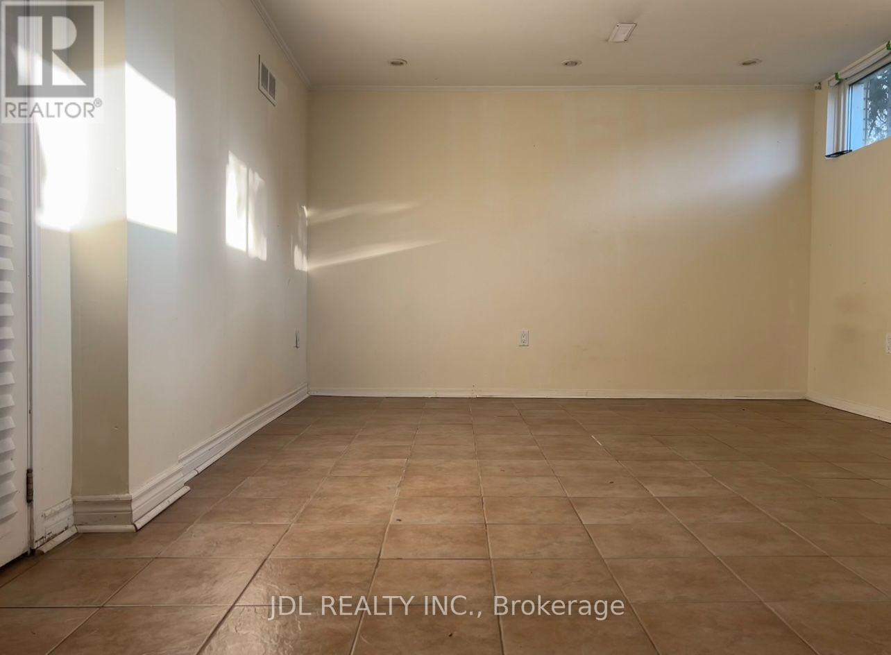 Unit A Bsmt - 23 Pineway Blvd Boulevard, Toronto, Ontario M2H 1A3 - Photo 6 - C13556518