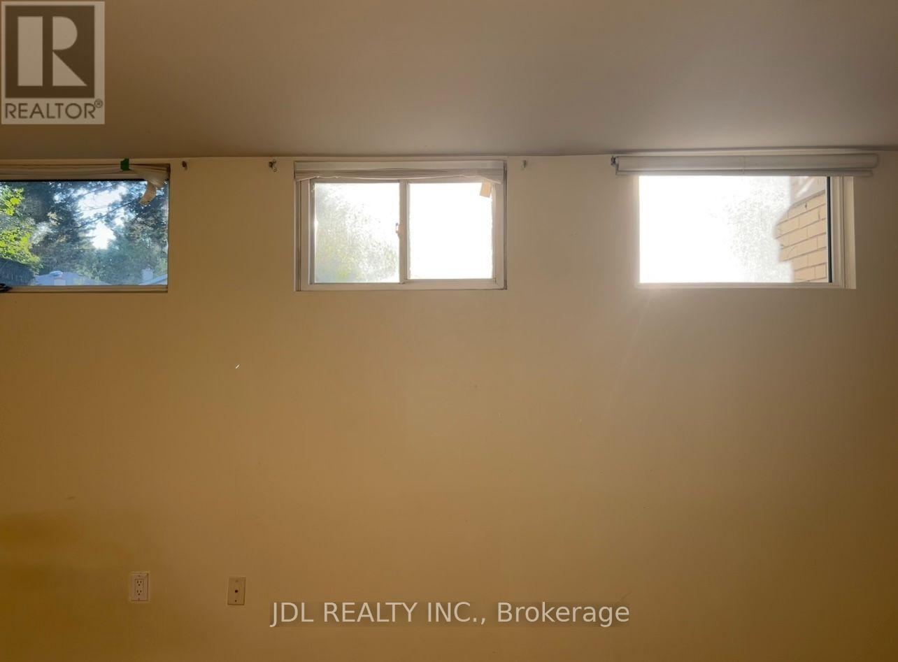Unit A Bsmt - 23 Pineway Blvd Boulevard, Toronto, Ontario M2H 1A3 - Photo 7 - C13556518