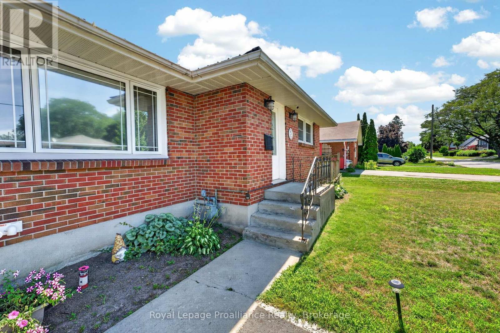 81 Crestview Avenue, Belleville, Ontario  K8N 1W6 - Photo 3 - X13556394
