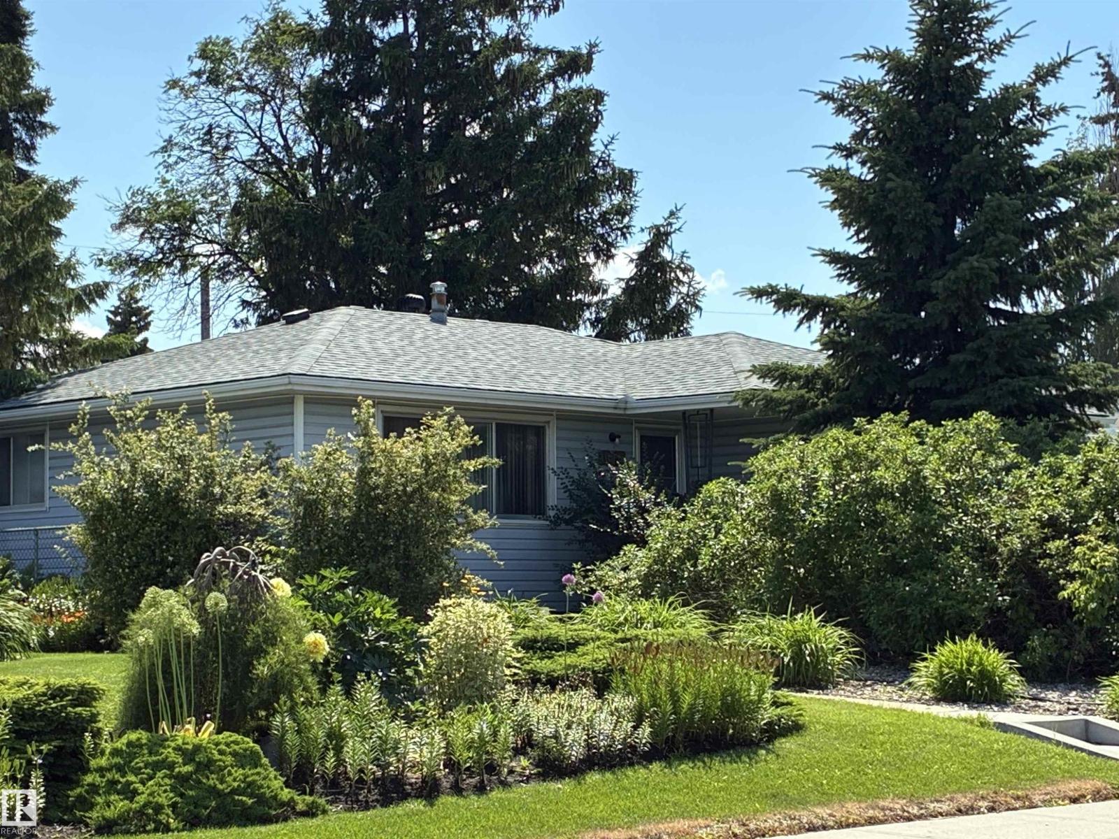 10931 134a Av NW, Edmonton, Alberta  T5E 1M2 - Photo 2 - E4498523
