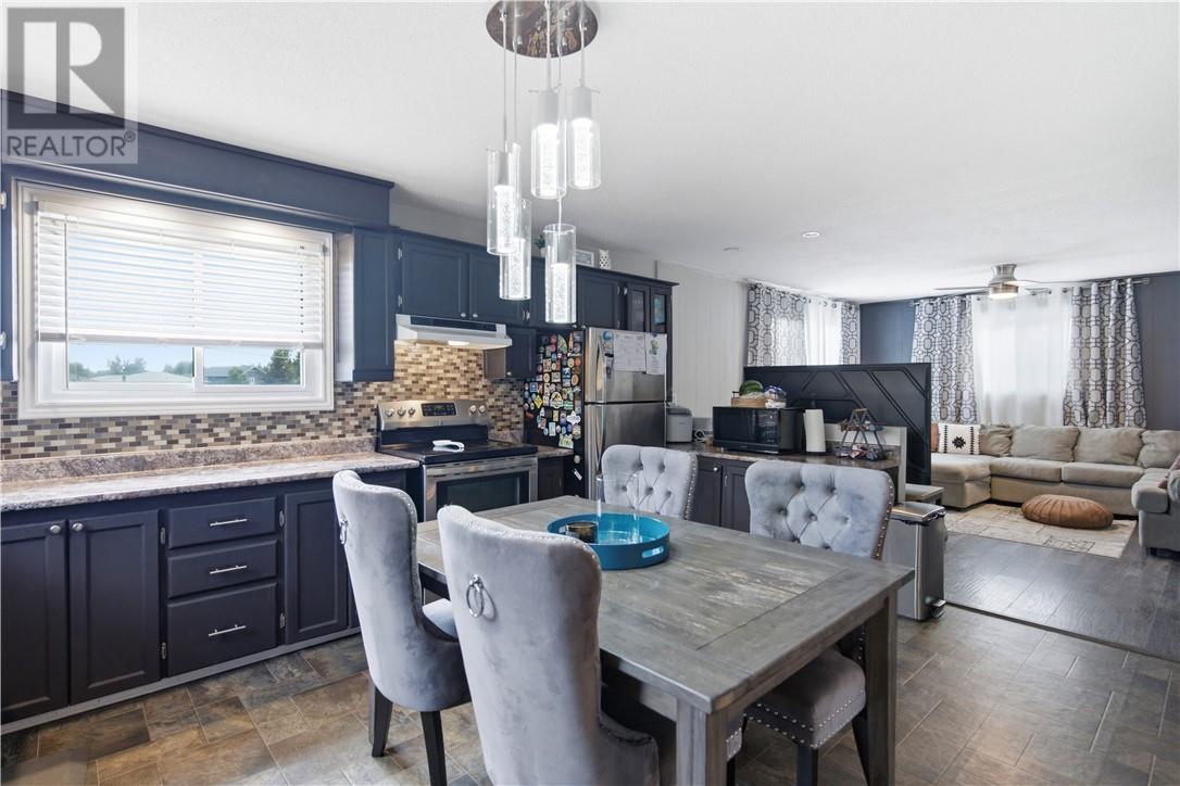 24 Laren Street, Wahnapitae, Ontario  P0M 3C0 - Photo 10 - 2129161